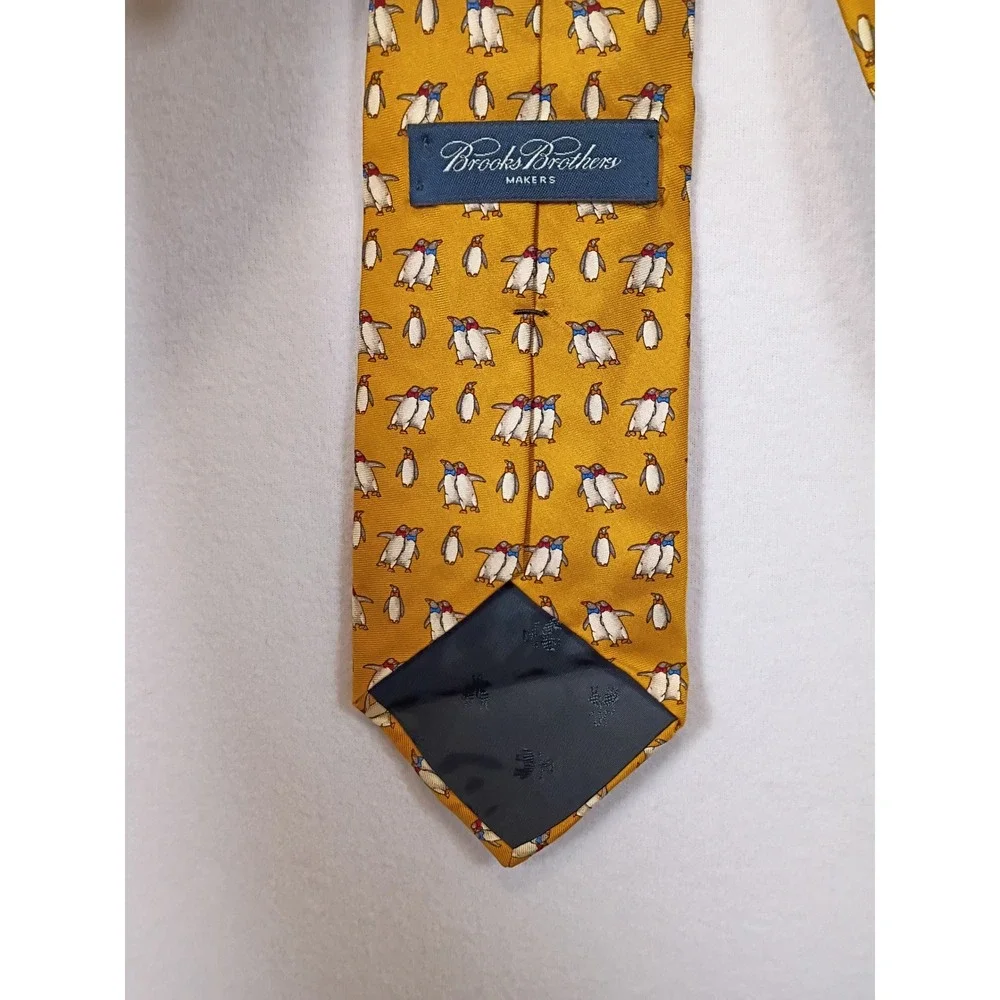 Preppy Brooks Brothers Makers Mens OS Gold Silk Penguin Animal Print Necktie